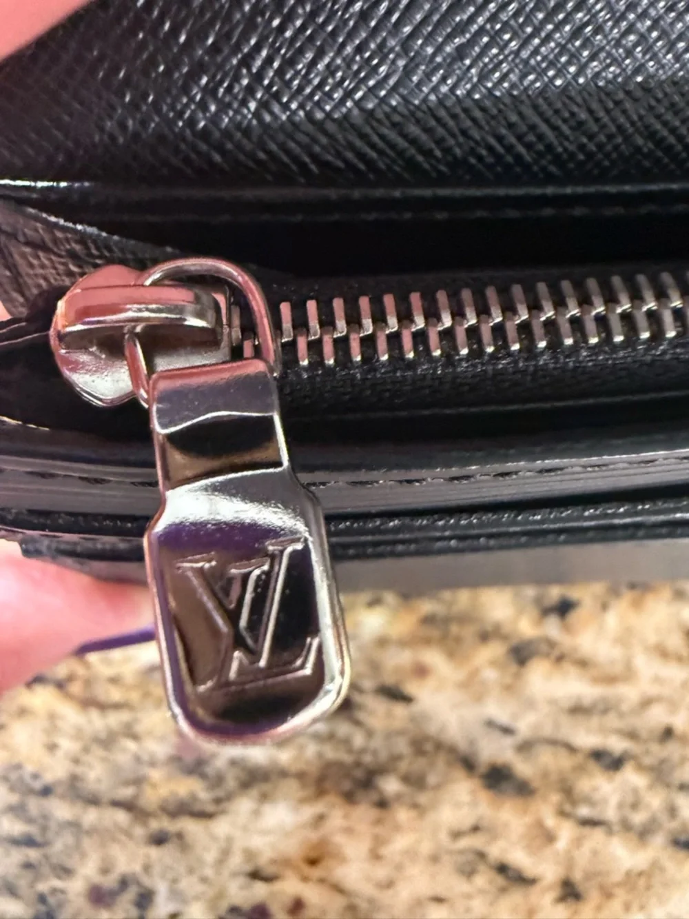 LOUIS VUITTON  Epi Portefeuille Sarah Wallet in Black - Picture 4 of 7